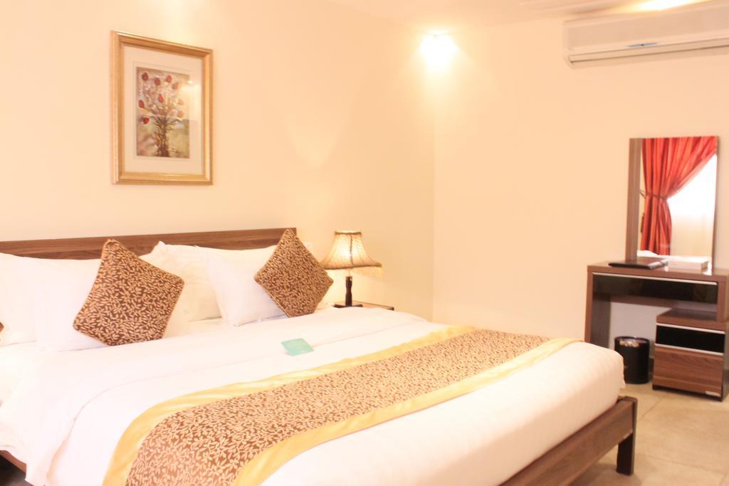 Hotel Boudl Al Nakheel Unaizah Esterno foto