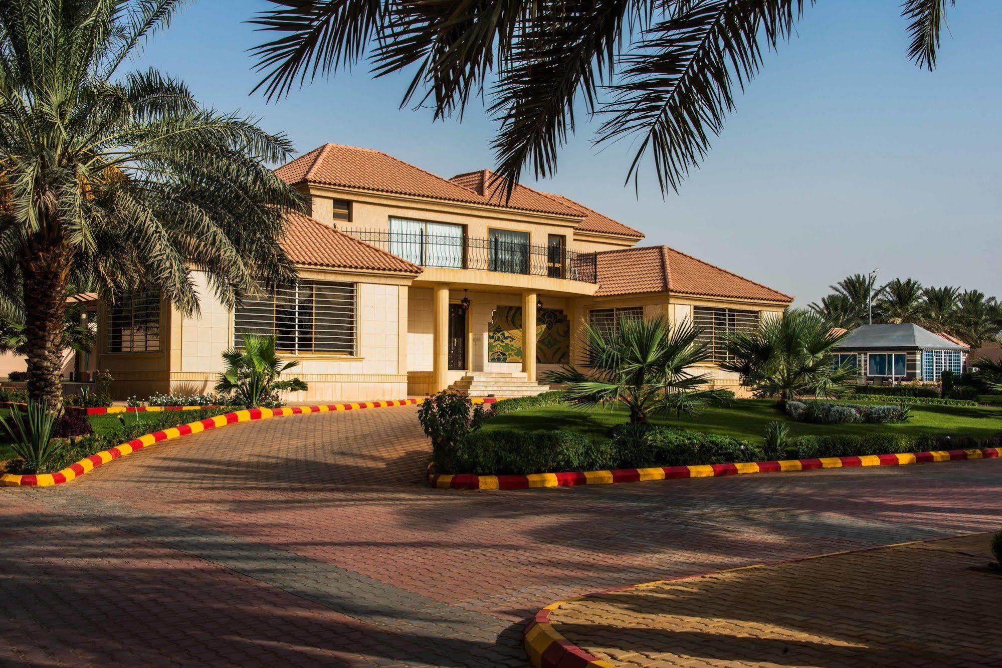 Hotel Boudl Al Nakheel Unaizah Esterno foto