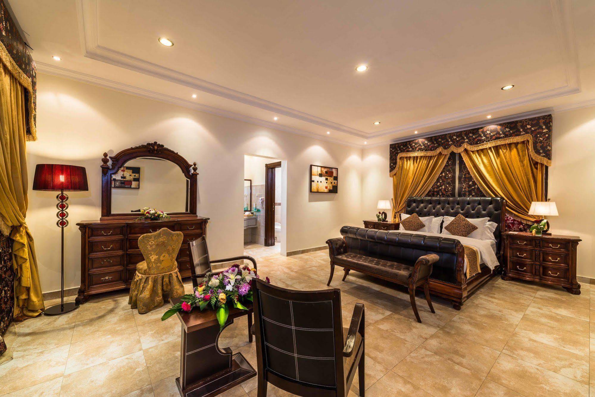 Hotel Boudl Al Nakheel Unaizah Esterno foto